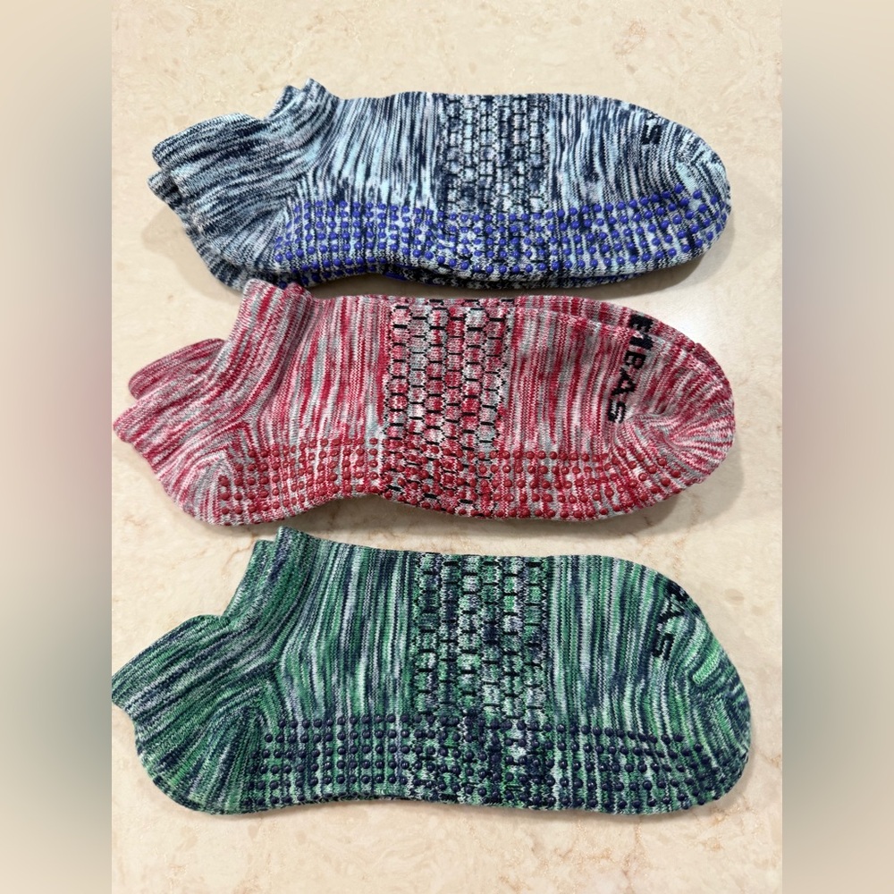 Bombas Low-Cut Athletic Socks Trio — Blue, Red, Green size large NWOT MSRP$57